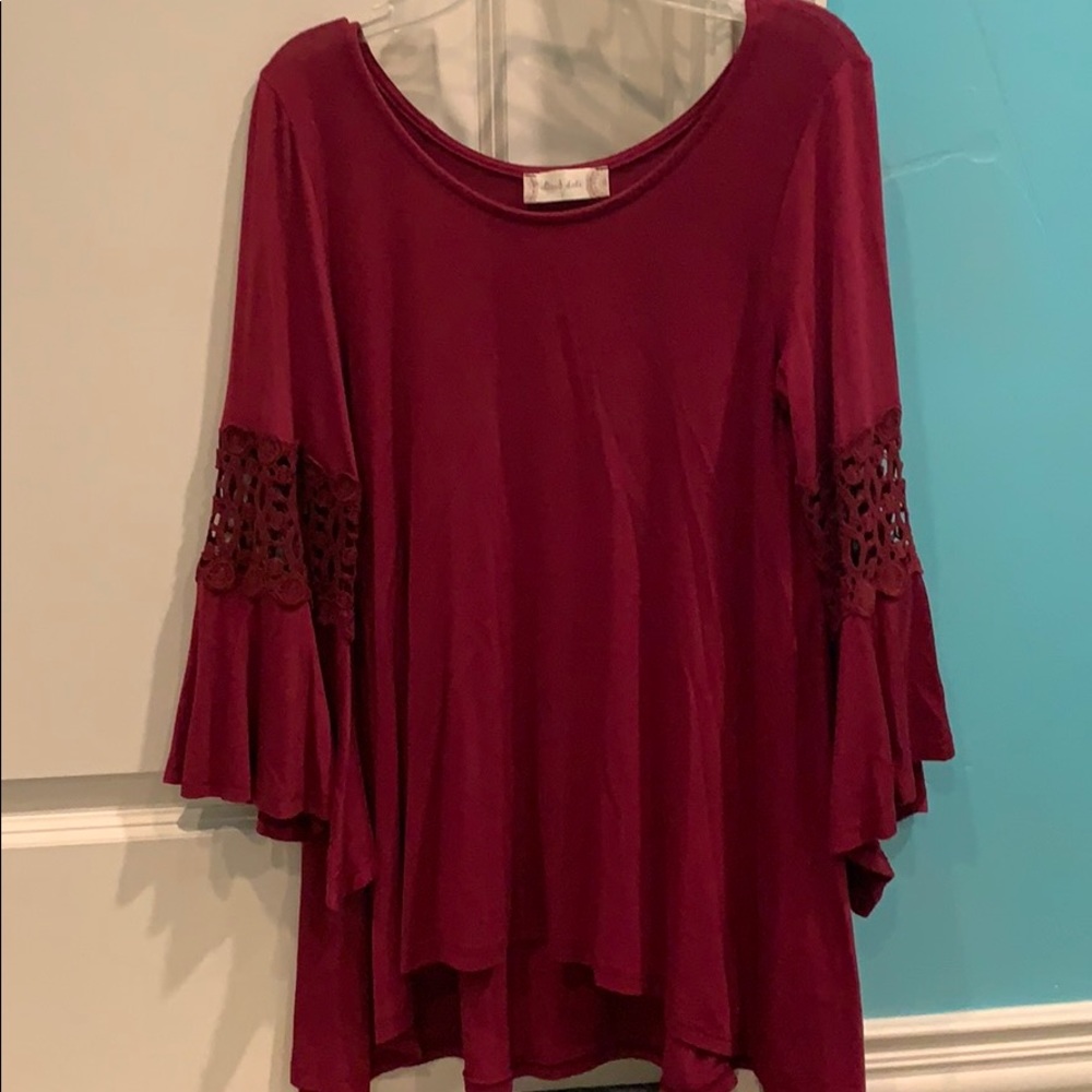 Deep red Altar’d State top!